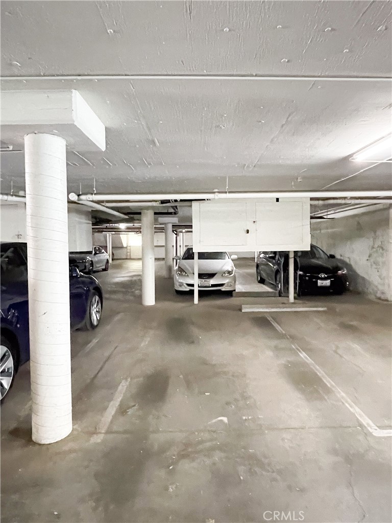 https://media.crmls.org/medias/8dbfd51b-64ac-430a-ba57-08d9442a222e.jpg?preset=X-Large