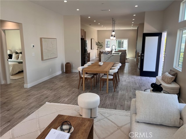 422 Almond Avenue, Monrovia CA: https://media.crmls.org/medias/8dc03411-a29b-4c96-b571-09a3730b4236.jpg