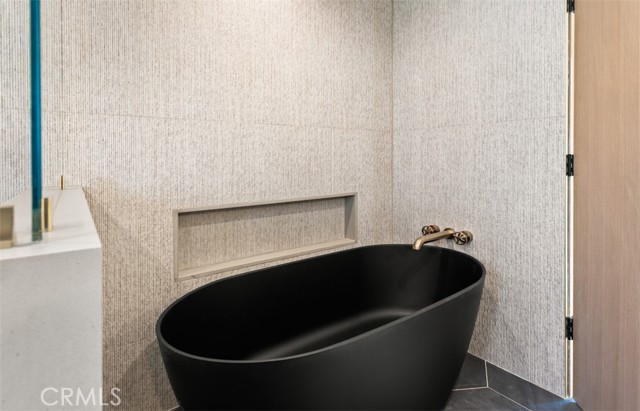 Image 33 of 48 For 1717 Irvine Avenue