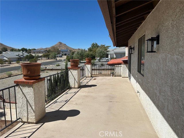 Detail Gallery Image 4 of 36 For 16485 Wintun Rd, Apple Valley,  CA 92307 - 5 Beds | 2/1 Baths