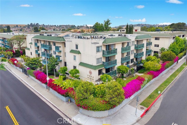 321 N orange, Monterey Park CA: https://media.crmls.org/medias/8dc14741-6ea7-4a13-ade9-47d336e62317.jpg