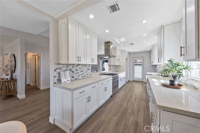 Detail Gallery Image 5 of 49 For 6053 Turnergrove, Lakewood,  CA 90713 - 4 Beds | 3 Baths