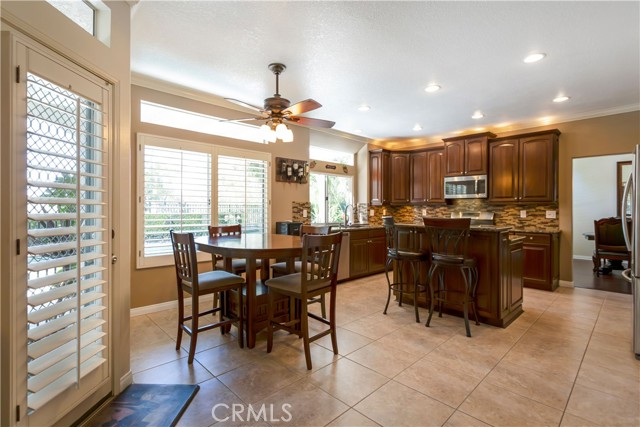 Detail Gallery Image 15 of 38 For 29347 Canyon Rim Pl, Canyon Country,  CA 91387 - 6 Beds | 3 Baths
