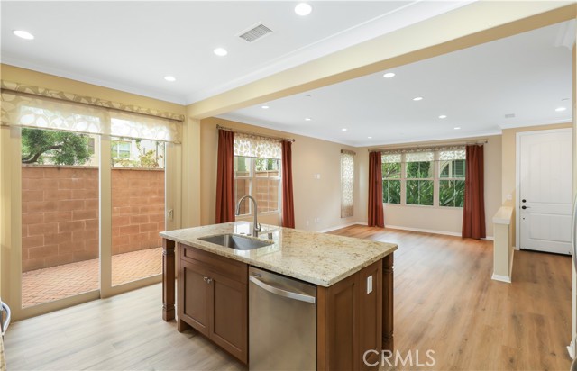 220 Kempton, Irvine CA: https://media.crmls.org/medias/8dc28eab-4ce7-4528-8b75-58f225acad44.jpg