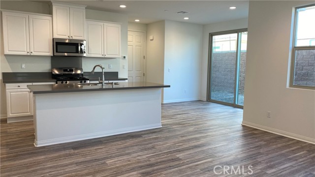 Detail Gallery Image 2 of 15 For 7604 Channel View, Chino,  CA 91708 - 3 Beds | 2/1 Baths