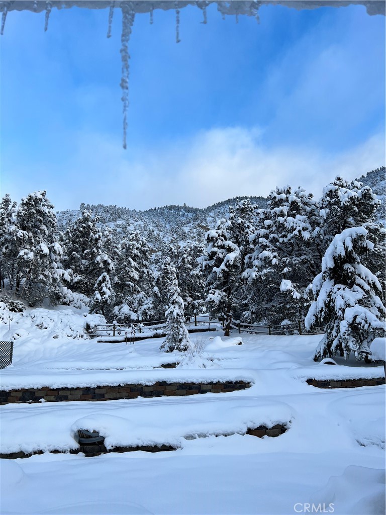 https://media.crmls.org/medias/8dc37bd5-7471-4552-a8ae-8f766c64cb09.jpg?preset=X-Large