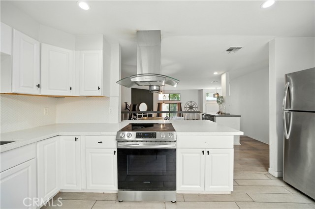 14937 Sherman Way, Van Nuys CA: https://media.crmls.org/medias/8dc421a4-bd2f-4a9e-bb99-2049a522c54e.jpg