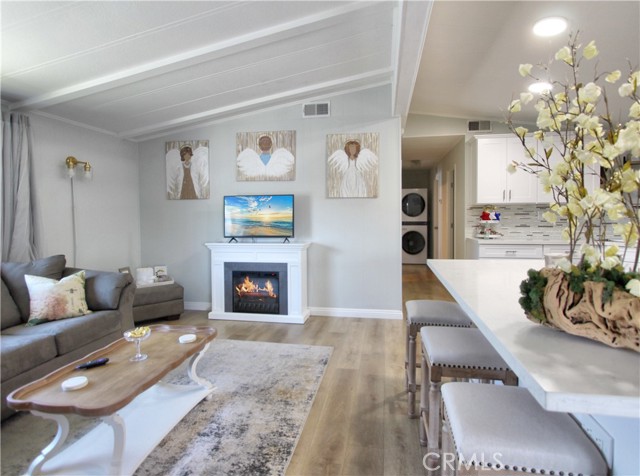 Detail Gallery Image 12 of 18 For 692 N Adele St #101,  Orange,  CA 92867 - 3 Beds | 2 Baths
