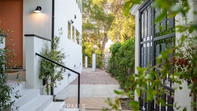 Image 11 of 75 For 854 Avenue 37