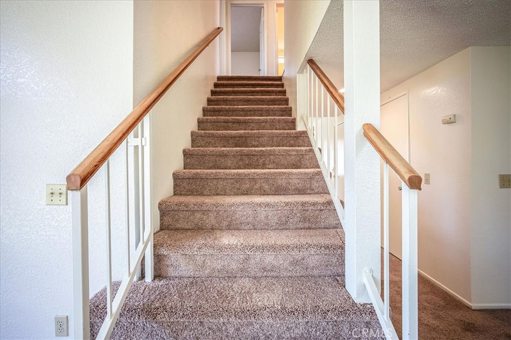 https://media.crmls.org/medias/8dc50cf8-e789-4424-9e0b-755dfca1b1c2.jpg?preset=X-Large