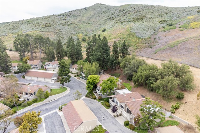 661 La Corona Court, Oak Park CA: https://media.crmls.org/medias/8dc54938-8c61-4390-a1cc-032296623828.jpg