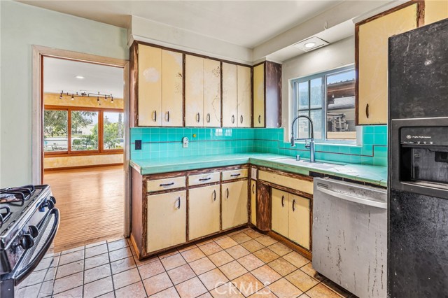 Detail Gallery Image 10 of 45 For 820 Law St, San Diego,  CA 92109 - 4 Beds | 2 Baths