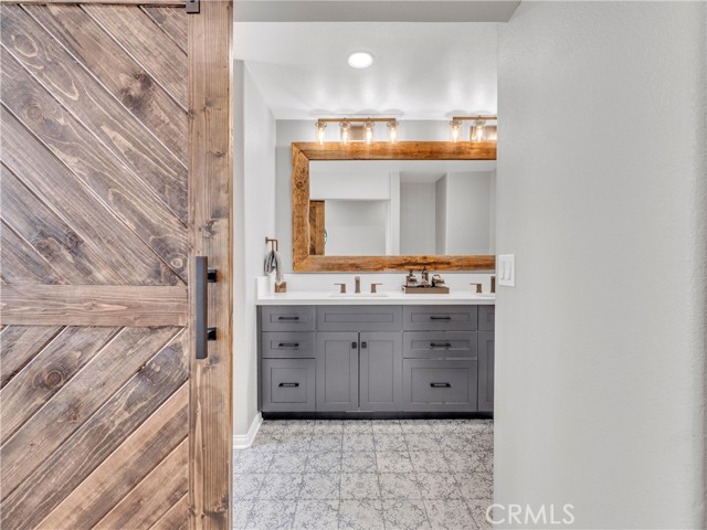 Detail Gallery Image 31 of 54 For 29729 Strawberry Hill Dr, Agoura Hills,  CA 91301 - 3 Beds | 3 Baths
