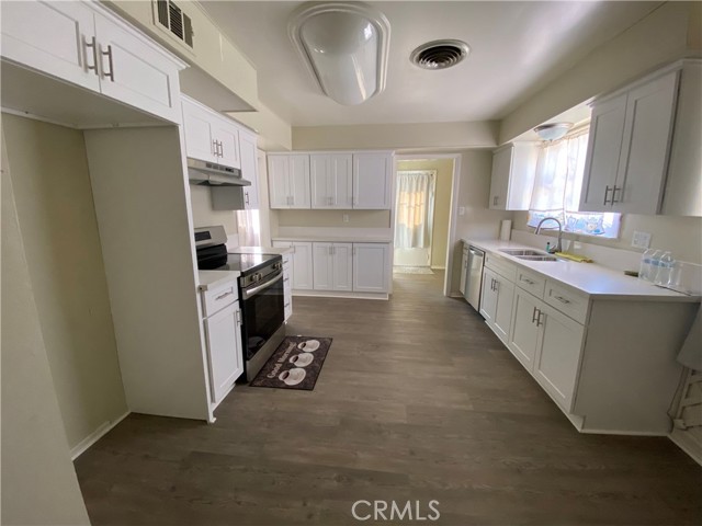 Detail Gallery Image 4 of 14 For 44446 Loneoak Ave, Lancaster,  CA 93534 - 3 Beds | 2 Baths