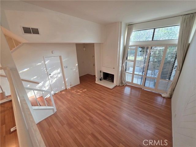 Detail Gallery Image 7 of 27 For 13963 Riverside, Sherman Oaks,  CA 91423 - 2 Beds | 2/1 Baths