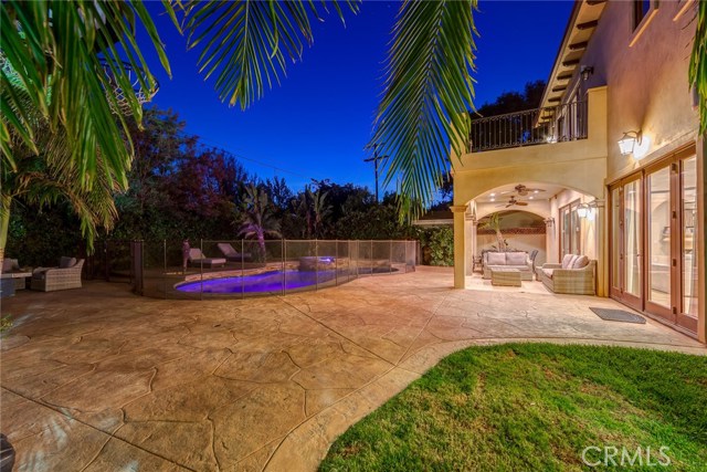 Detail Gallery Image 9 of 52 For 12530 Collins St, Valley Glen,  CA 91607 - 6 Beds | 5/1 Baths