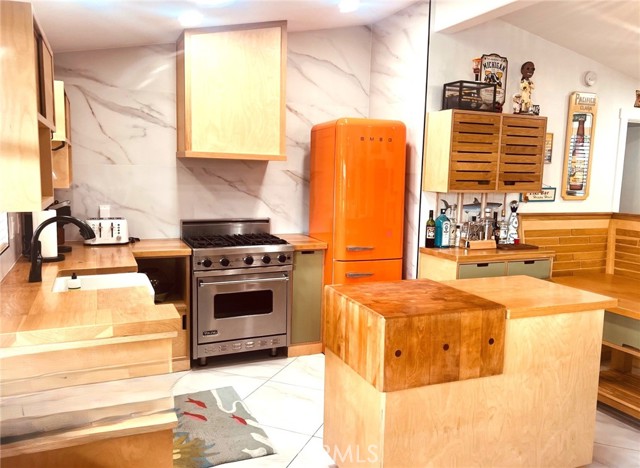 Detail Gallery Image 7 of 38 For 209 Tremont Dr, Newport Beach,  CA 92660 - 3 Beds | 2 Baths