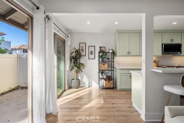 1196 Landsburn Circle, Westlake Village CA: https://media.crmls.org/medias/8dc77835-c44f-4b2c-aebe-ec135cc2f415.jpg