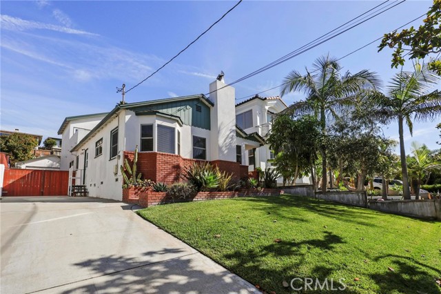 Detail Gallery Image 2 of 34 For 810 N Maria Ave, Redondo Beach,  CA 90277 - 3 Beds | 2/1 Baths