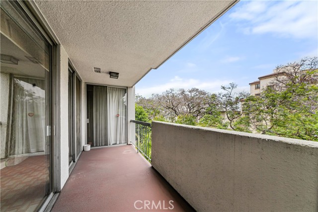 321 N Oakhurst Drive, Beverly Hills CA: https://media.crmls.org/medias/8dc7d4f5-45fc-4dfe-8193-da5ae6c8d865.jpg