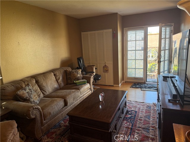 Detail Gallery Image 7 of 12 For 4317 E 6th, Long Beach,  CA 90814 - 3 Beds | 2 Baths