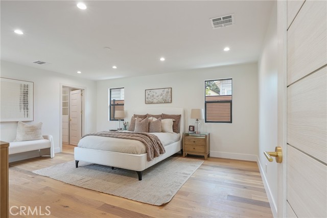 Detail Gallery Image 16 of 41 For 23240 Leonora Dr, Woodland Hills,  CA 91367 - 5 Beds | 5 Baths