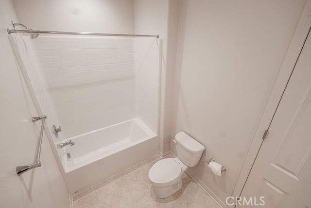 https://media.crmls.org/medias/8dc9100a-5dad-487b-944a-47f326785625.jpg?preset=X-Large