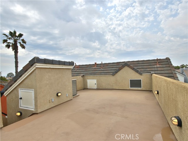 504 Dahlia Avenue, Corona del Mar CA: https://media.crmls.org/medias/8dc92019-ef63-41f0-8067-2687f3d7c9d9.jpg