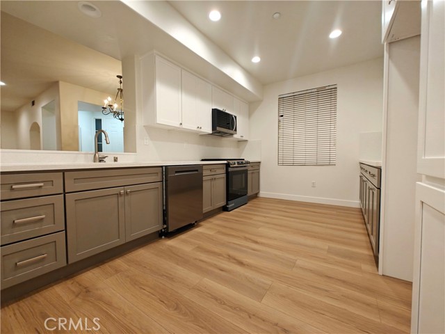 614 Timberwood, Irvine CA: https://media.crmls.org/medias/8dc992f5-99d6-4e66-a59e-5ca1987b1a7f.jpg