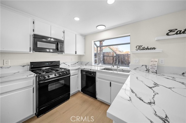 Detail Gallery Image 8 of 28 For 43909 Estrella, Lancaster,  CA 93535 - 5 Beds | 2 Baths