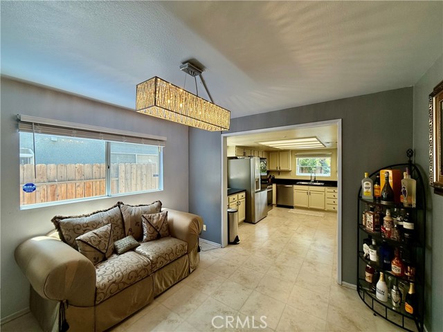 9213 Independence Way, North Hills CA: https://media.crmls.org/medias/8dc99c7f-a494-408b-8f2a-307b44b20c01.jpg