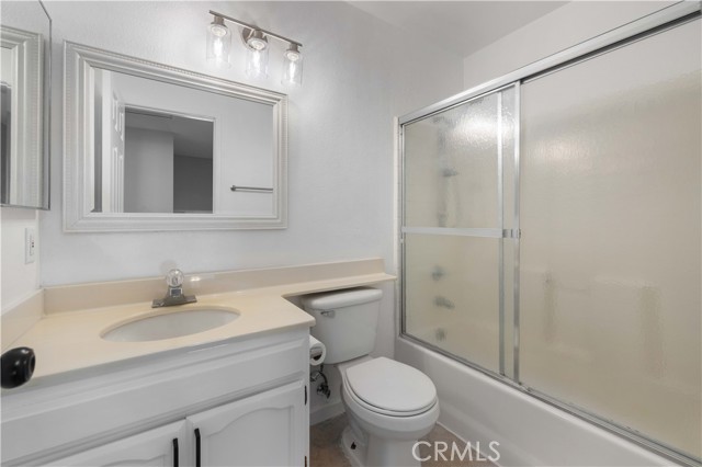 2125 E Oldfield Street, Lancaster CA: https://media.crmls.org/medias/8dc9e529-2f32-4137-9945-9c79c3837cd9.jpg
