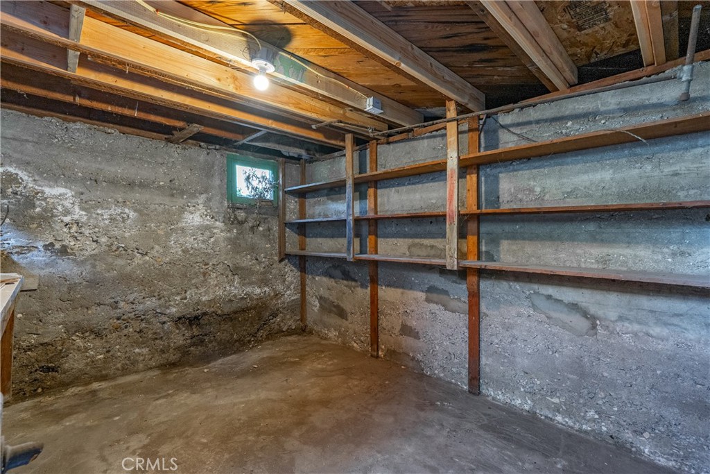 https://media.crmls.org/medias/8dcb9857-1abe-4660-98f6-d637c80e159d.jpg?preset=X-Large