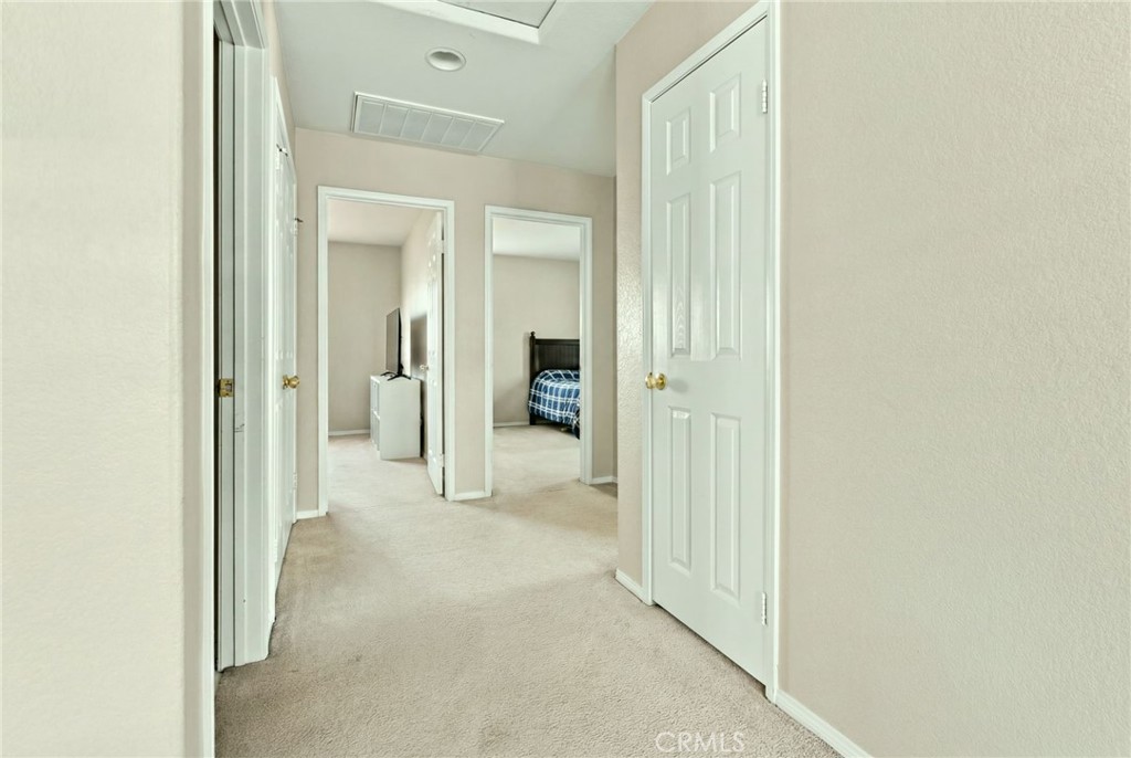 https://media.crmls.org/medias/8dcbbff6-ec9a-4582-8a65-747e9576ebf9.jpg?preset=X-Large