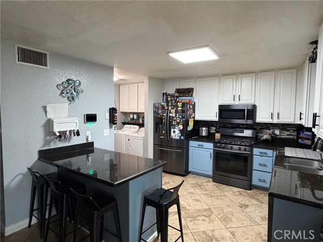 Detail Gallery Image 5 of 16 For 221 Mariposa Trl, Blythe,  CA 92225 - 4 Beds | 3/1 Baths