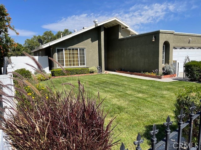 5674 Avenue Juan Bautista, Jurupa Valley CA: https://media.crmls.org/medias/8dcd166e-cc00-4178-86d2-e3e6257057f2.jpg