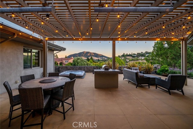 940 Pasatiempo Drive, San Luis Obispo CA: https://media.crmls.org/medias/8dcd9995-622d-4205-988d-b1e3ae3efeb5.jpg