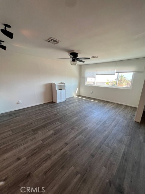 Detail Gallery Image 4 of 22 For 9875 La Paloma Ln, Desert Hot Springs,  CA 92240 - 4 Beds | 2/1 Baths