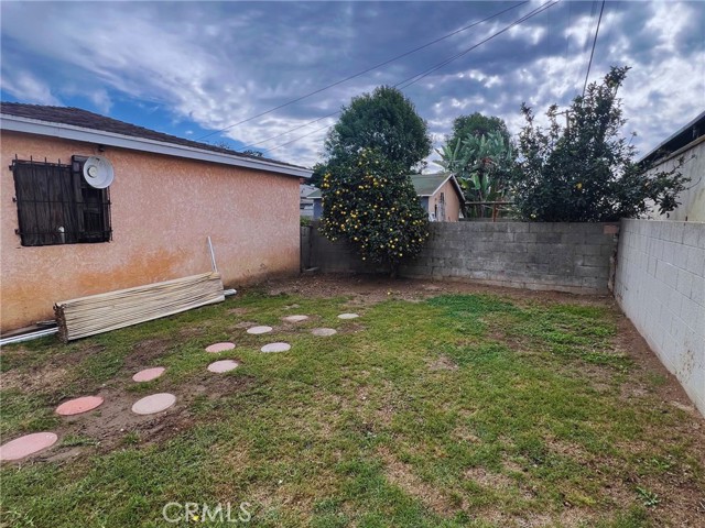 1017 S Chester Avenue, Compton CA: https://media.crmls.org/medias/8dcedeac-540a-4e4f-ae46-81279202b145.jpg