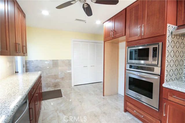 Detail Gallery Image 7 of 26 For 150 Orangewood Ln, Tustin,  CA 92780 - 3 Beds | 2 Baths