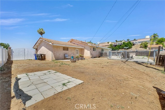 5622 Sharon Way, Jurupa Valley CA: https://media.crmls.org/medias/8dcef230-fc6f-4571-8e7d-bb254a33bacb.jpg