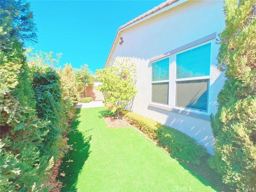 https://media.crmls.org/medias/8dcefb26-0918-49a5-9bc1-98040fc43f27.jpg?preset=X-Large