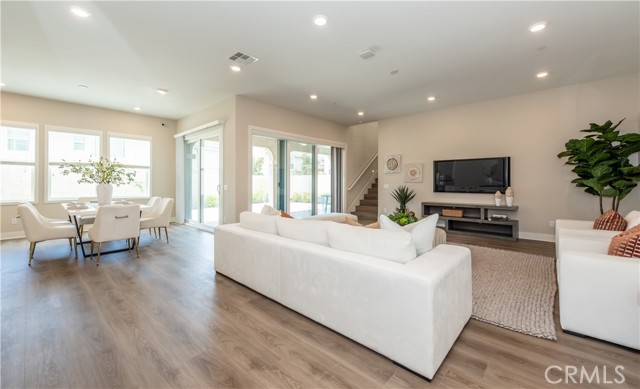 54 Sagan Way, Irvine CA: https://media.crmls.org/medias/8dcf0fcb-2d0d-4ac0-a56b-0544b729c63d.jpg
