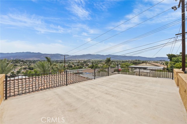 19151 Diplomat Avenue, Corona CA: https://media.crmls.org/medias/8dcfb2bf-591a-468d-9e1c-94e9d1fb645d.jpg