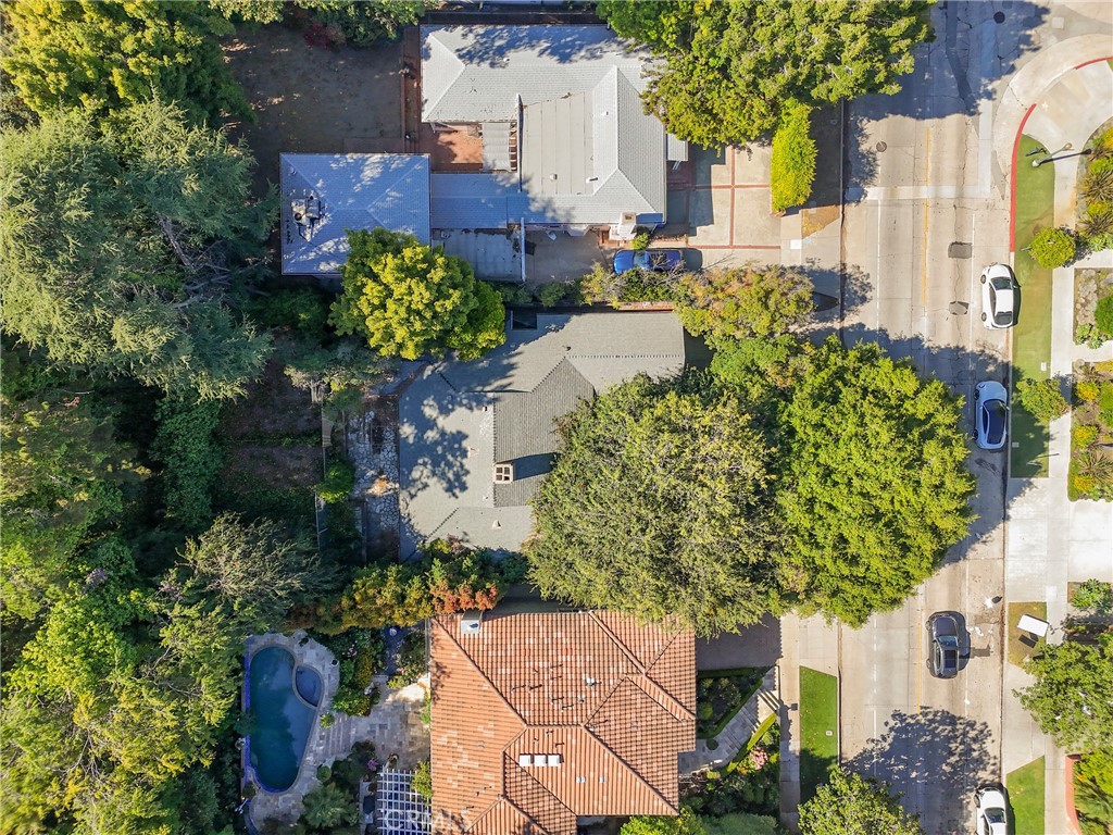 https://media.crmls.org/medias/8dcffdc8-8252-4b31-af7d-f1f9df5198e1.jpg?preset=X-Large