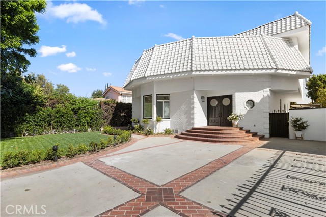 14713 Valleyheart Drive photo 2