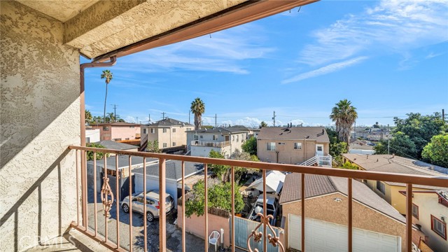 824 W 6th Street, San Pedro CA: https://media.crmls.org/medias/8dd12aef-7d7d-49b2-bdc1-a2de63fcd9b3.jpg
