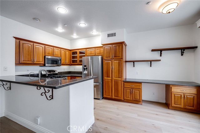 Detail Gallery Image 9 of 16 For 581 N Pageant Dr #D,  Orange,  CA 92869 - 2 Beds | 2/1 Baths