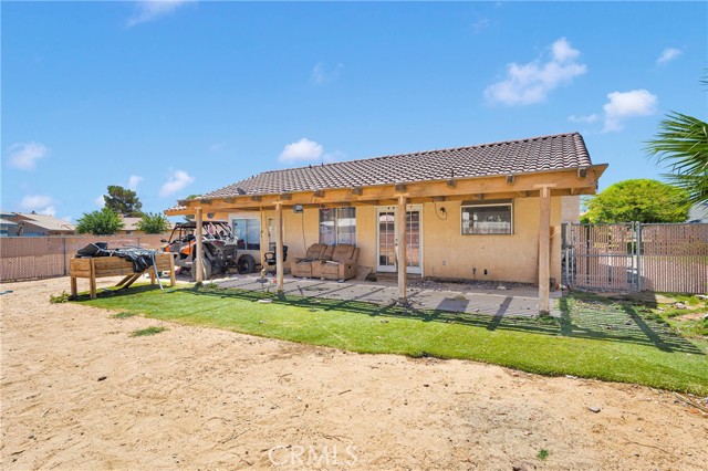 27818 Hummingbird Lane, Helendale CA: https://media.crmls.org/medias/8dd2fd8f-bb3b-4bb5-9e4f-4f0539abd2b4.jpg