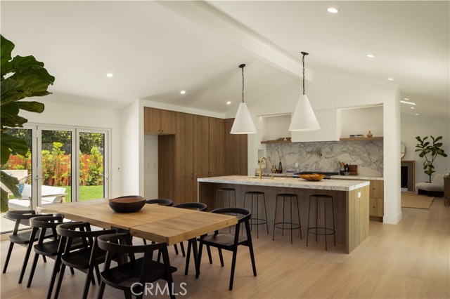 3499 San Rafael Circle, Costa Mesa CA: https://media.crmls.org/medias/8dd55efa-0359-48d0-9e63-ec42647741a0.jpg
